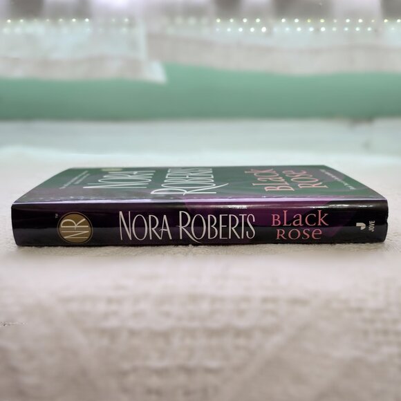 Nora Roberts Garden Trilogy Hardback - Picture 9 of 14